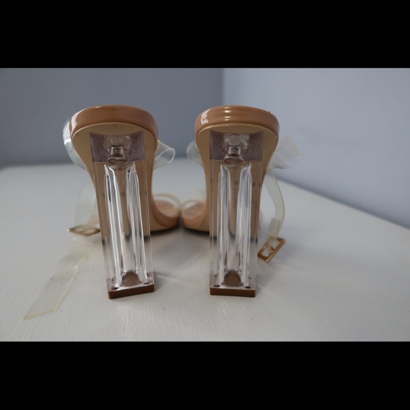 Cape Robbin clear lucite heels - Picture 3 of 3